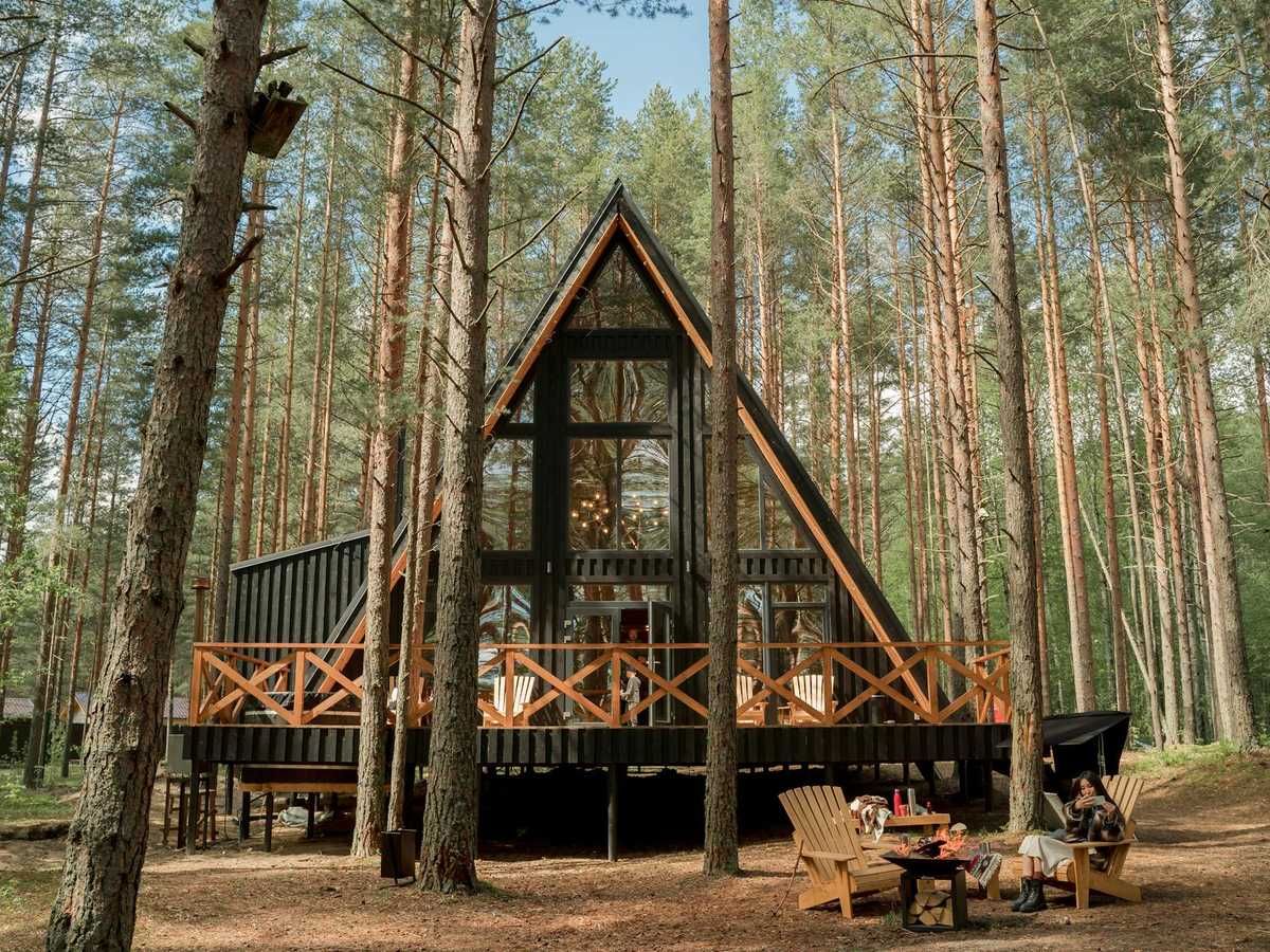 Glamping-Häuschen in den Bäumen in Mielno — Punkt auf der Karte der Mielno-Attraktionen