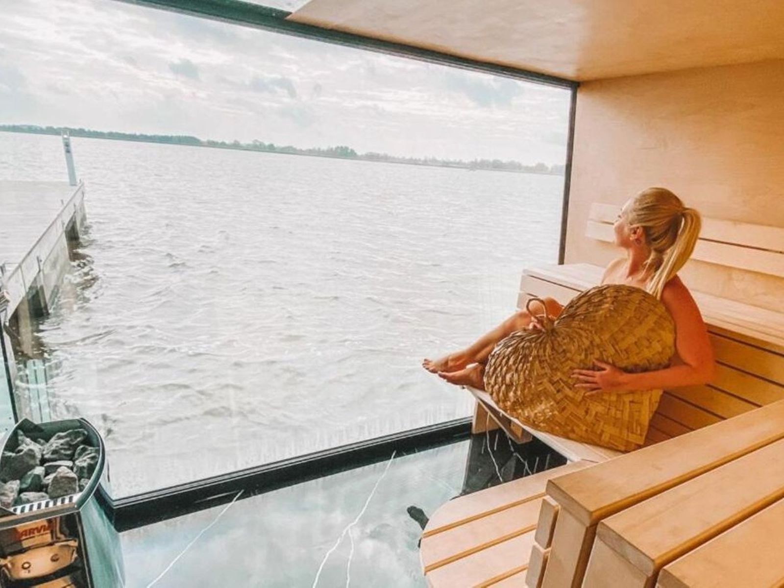 HT Houseboats sauna na vodě Mielno v Mielně — turistická atrakce na Baltském moři